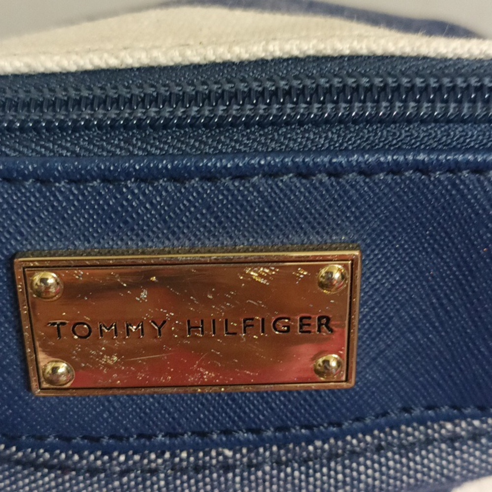 Tommy Hilfiger 8oz striped crossbody bag - Picture 3 of 10